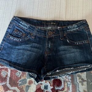 Very cute shirt like new, Size7/8